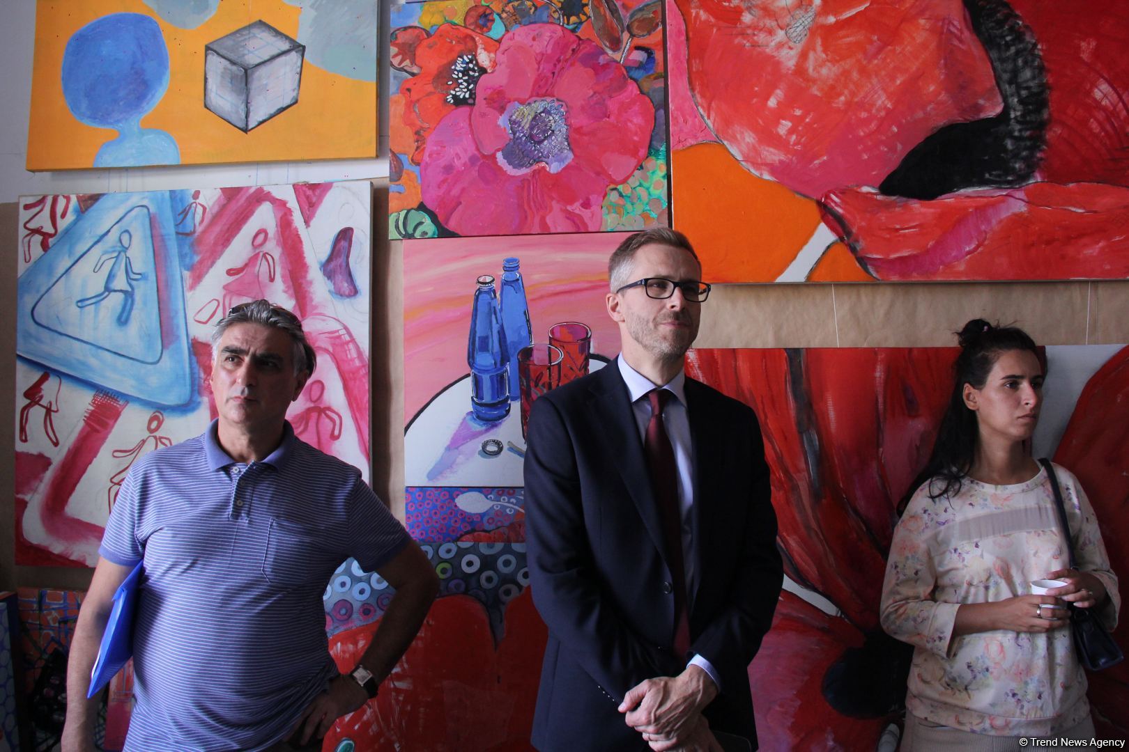 В мастерской Ирины Эльдаровой в Баку представлен проект "О", почтена память  Королевы Елизаветы II (ФОТО)