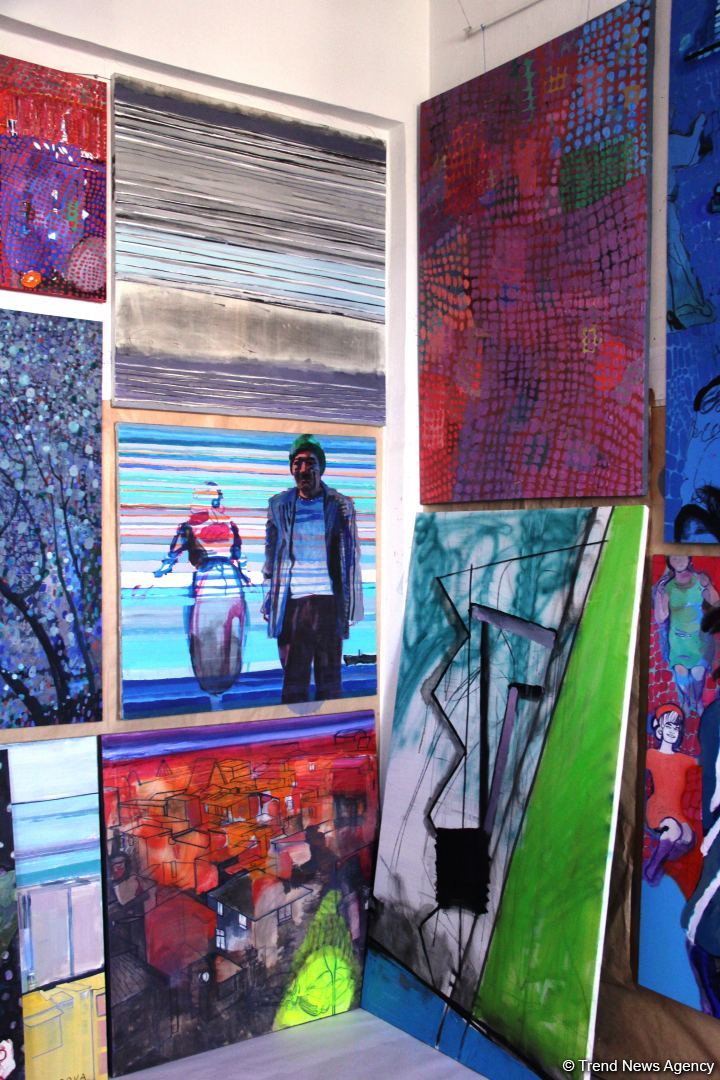 В мастерской Ирины Эльдаровой в Баку представлен проект "О", почтена память  Королевы Елизаветы II (ФОТО)