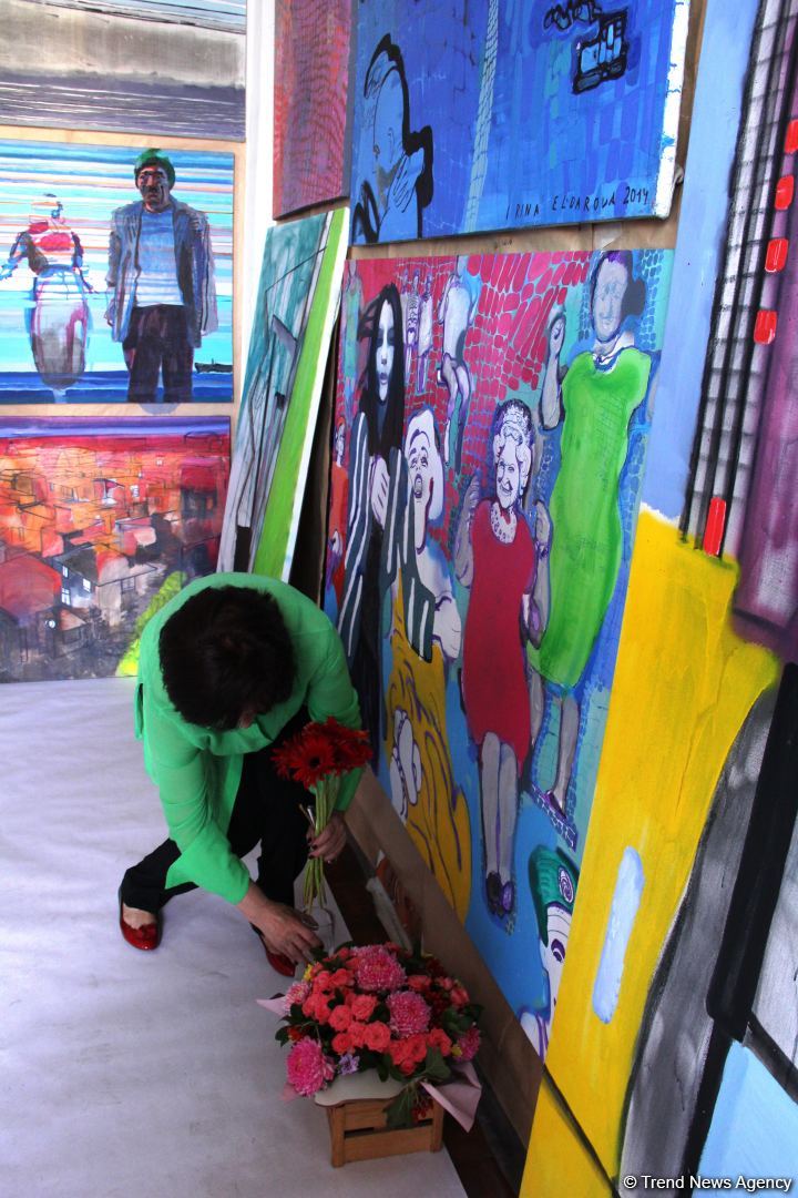 В мастерской Ирины Эльдаровой в Баку представлен проект "О", почтена память  Королевы Елизаветы II (ФОТО)