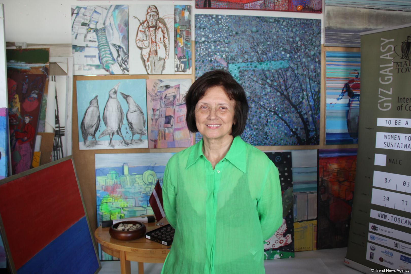 В мастерской Ирины Эльдаровой в Баку представлен проект "О", почтена память  Королевы Елизаветы II (ФОТО)