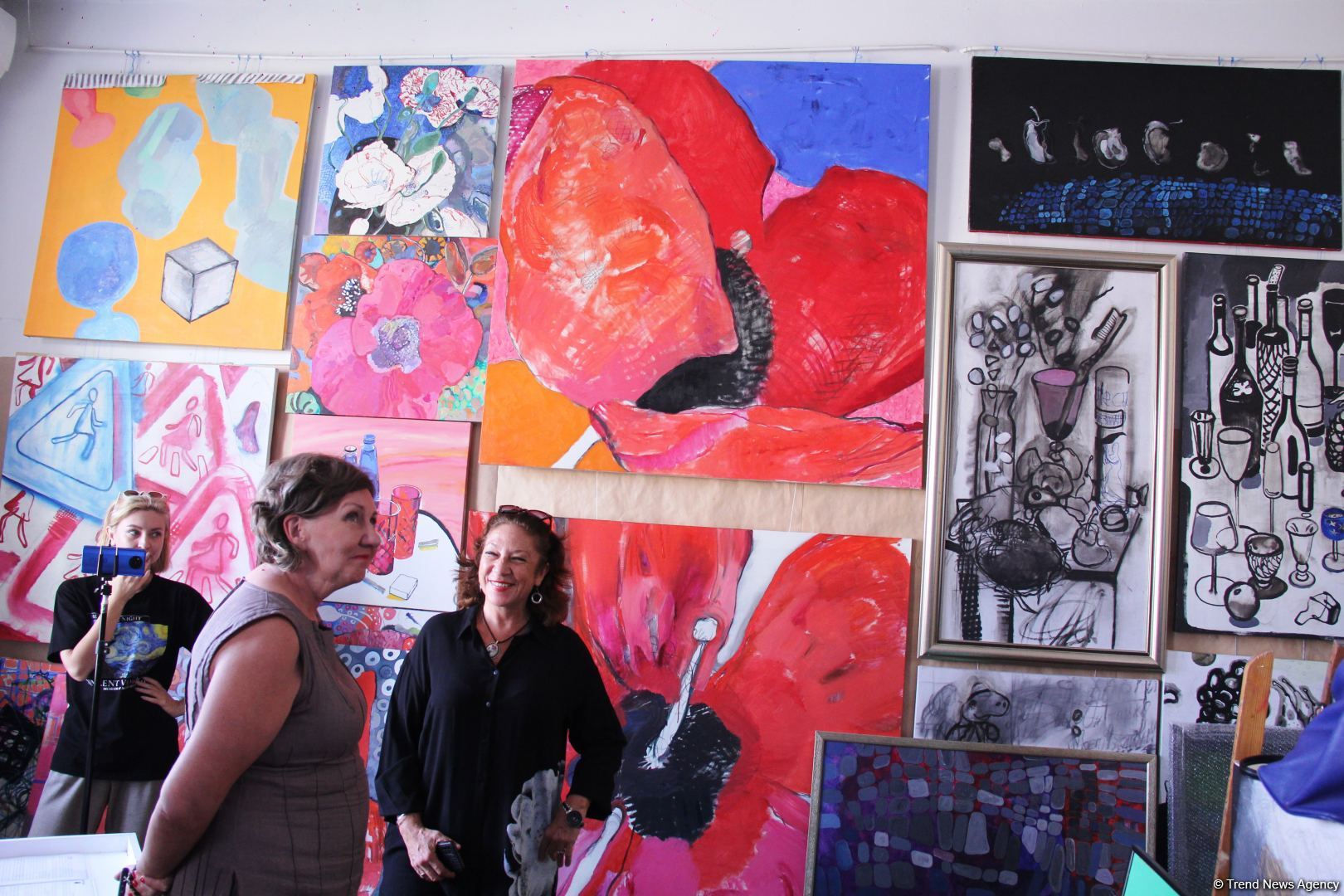 В мастерской Ирины Эльдаровой в Баку представлен проект "О", почтена память  Королевы Елизаветы II (ФОТО)