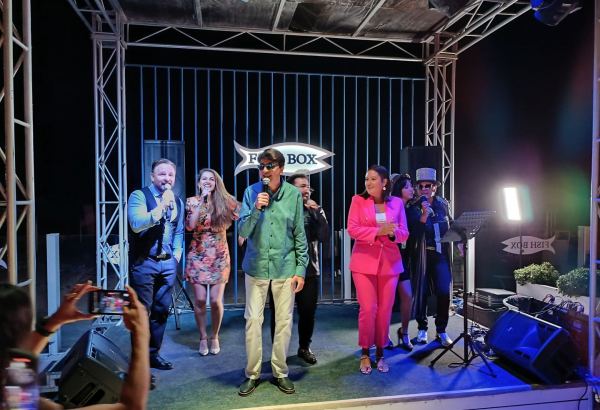 Ласковая осень в Баку -  "Розовый вечер" на берегу Каспия. Концерт памяти Юрия Шатунова (ВИДЕО, ФОТО)