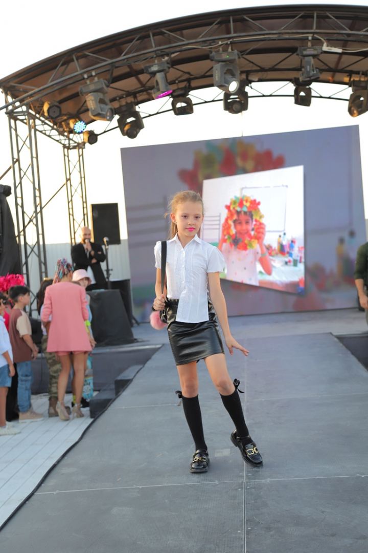 На бакинском побережье Каспия прошло модное дефиле World Fashion Kids Azerbaijan (ФОТО)