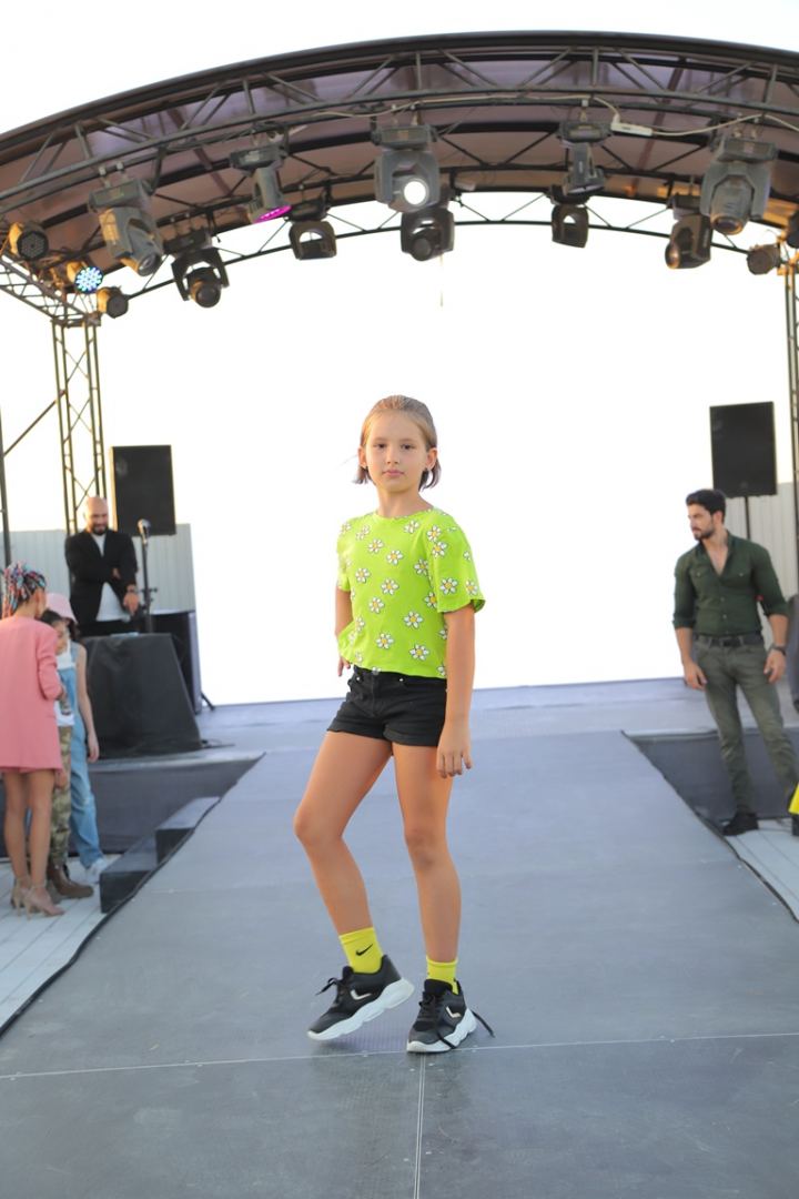 На бакинском побережье Каспия прошло модное дефиле World Fashion Kids Azerbaijan (ФОТО)