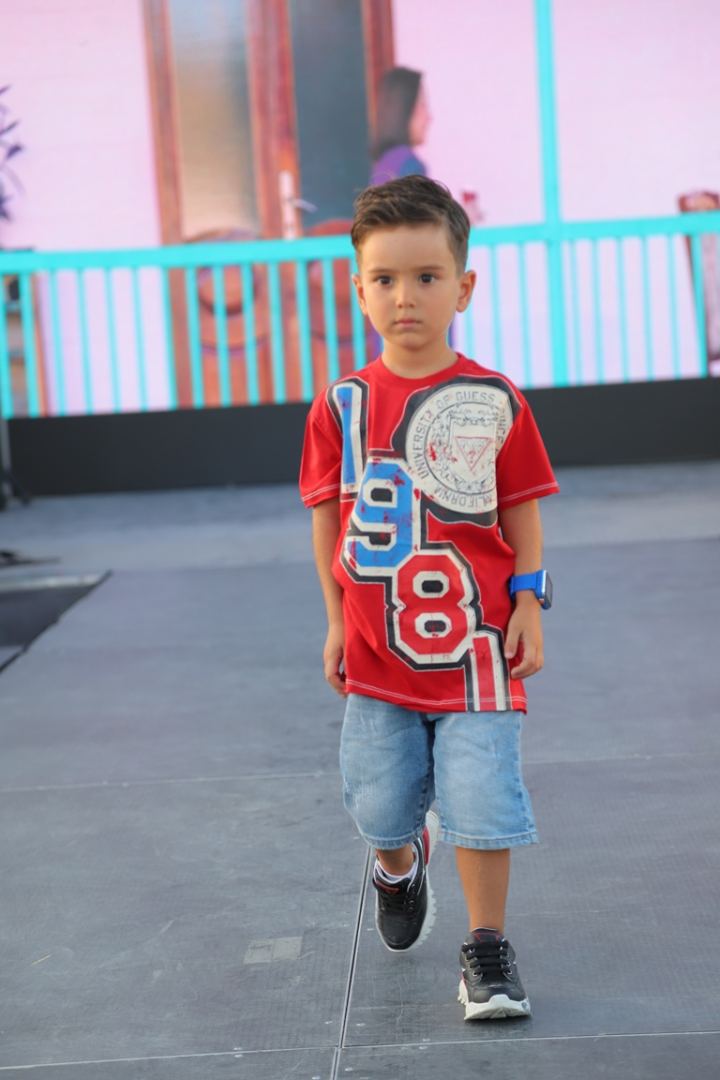 На бакинском побережье Каспия прошло модное дефиле World Fashion Kids Azerbaijan (ФОТО)