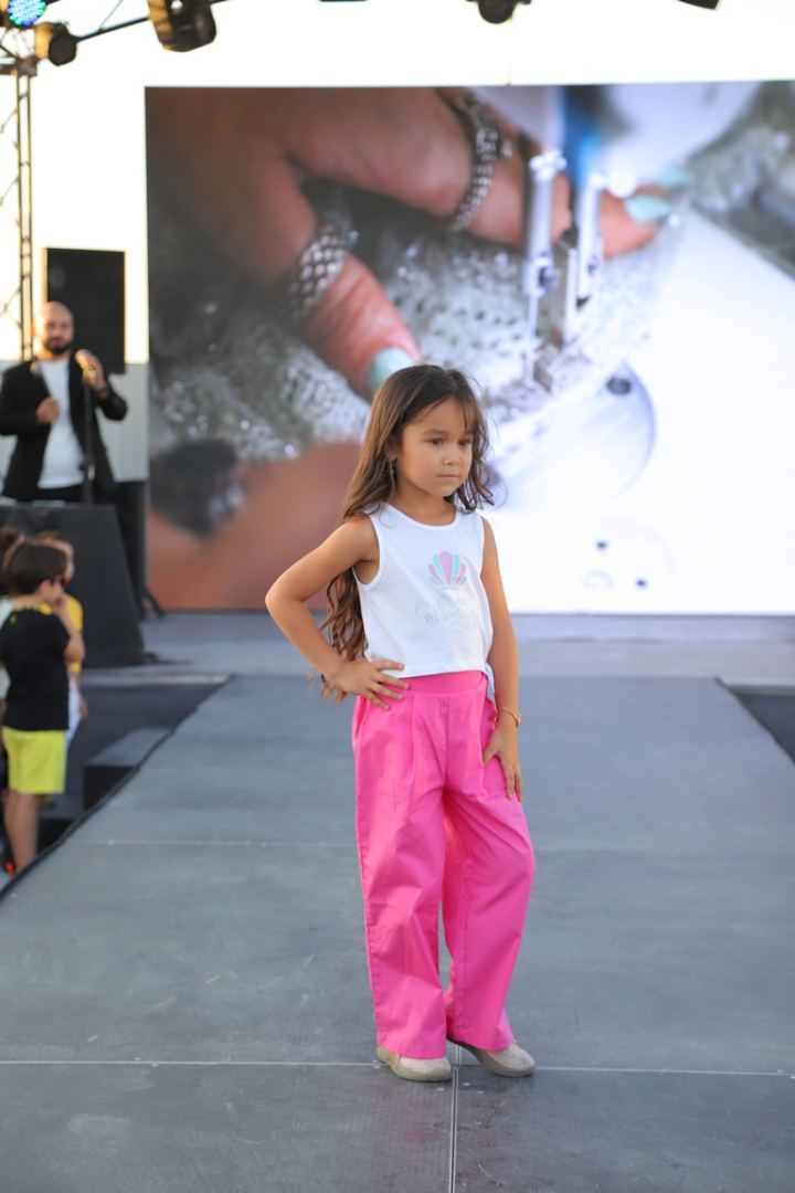 На бакинском побережье Каспия прошло модное дефиле World Fashion Kids Azerbaijan (ФОТО)