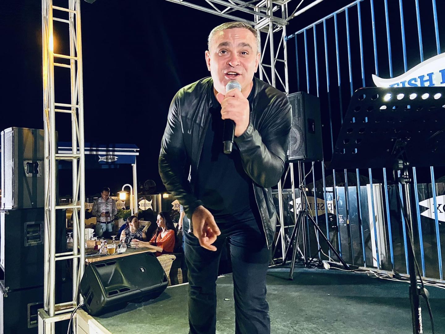 Ласковая осень в Баку -  "Розовый вечер" на берегу Каспия. Концерт памяти Юрия Шатунова (ВИДЕО, ФОТО)