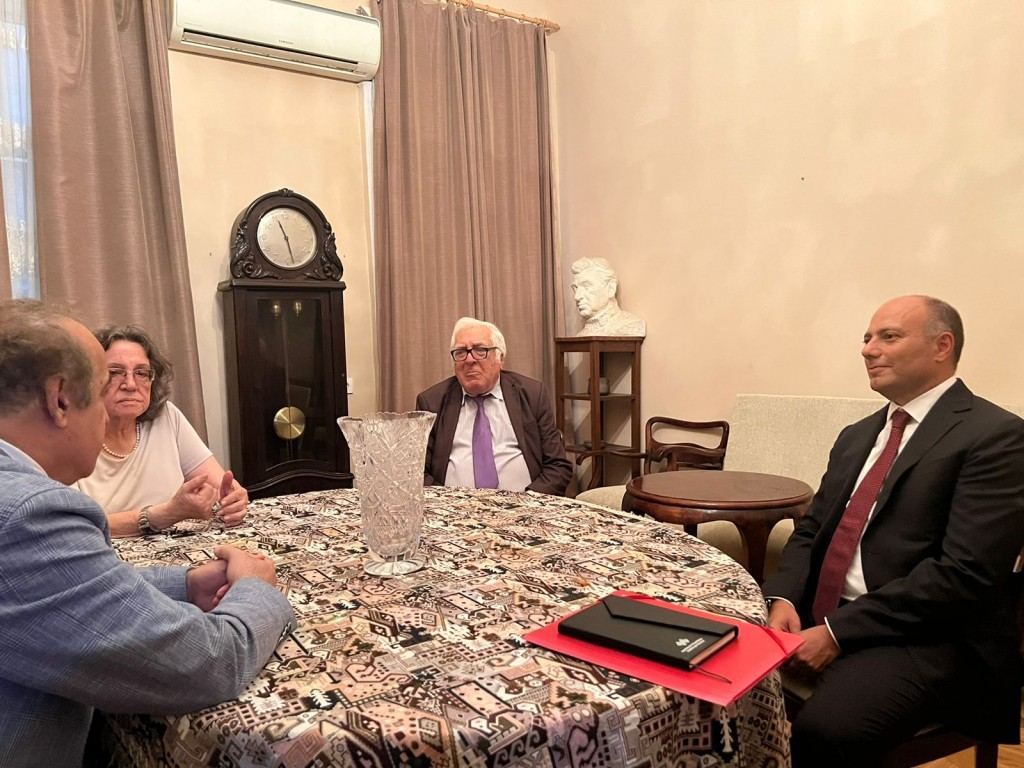 Анар Керимов посетил Дом-музей Расула Рзы