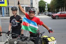 Известный узбекский певец совершает велопробег в честь юбилея Муслима Магомаева – скоро он  будет в Баку (ВИДЕО, ФОТО)