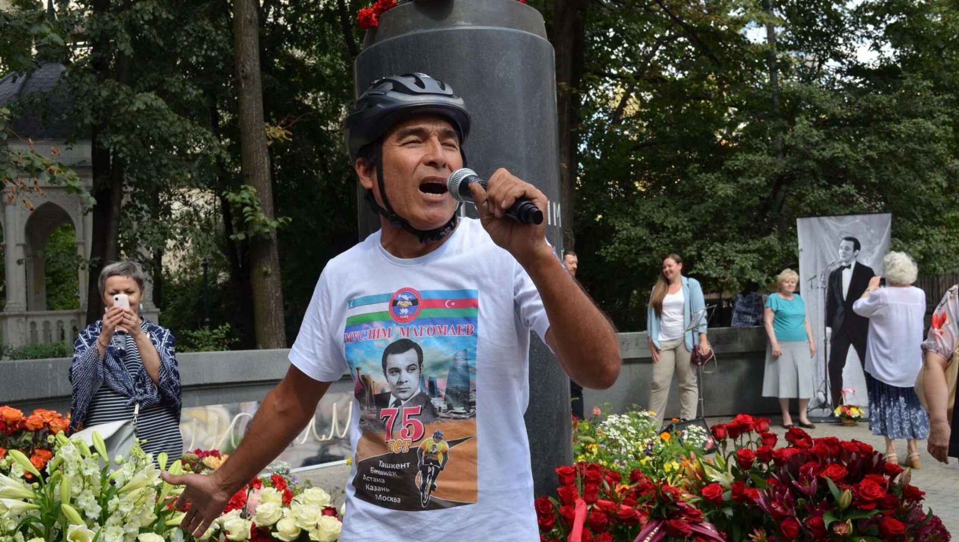 Известный узбекский певец совершает велопробег в честь юбилея Муслима Магомаева – скоро он  будет в Баку (ВИДЕО, ФОТО)