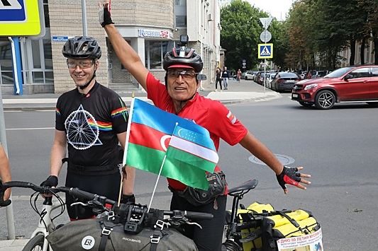 Известный узбекский певец совершает велопробег в честь юбилея Муслима Магомаева – скоро он  будет в Баку (ВИДЕО, ФОТО)