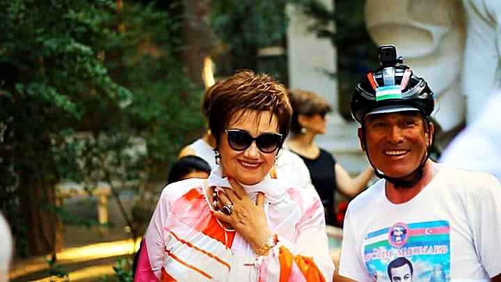 Известный узбекский певец совершает велопробег в честь юбилея Муслима Магомаева – скоро он  будет в Баку (ВИДЕО, ФОТО)