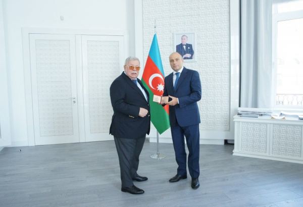 Министр культуры Анар Керимов вручил Азерпаше Нематову орден "Шараф" (ФОТО)