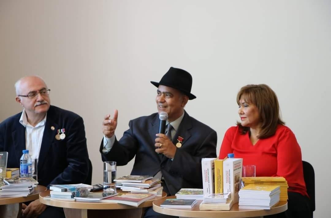 Писатели из Египта и России провели в Баку творческую встречу (ФОТО)