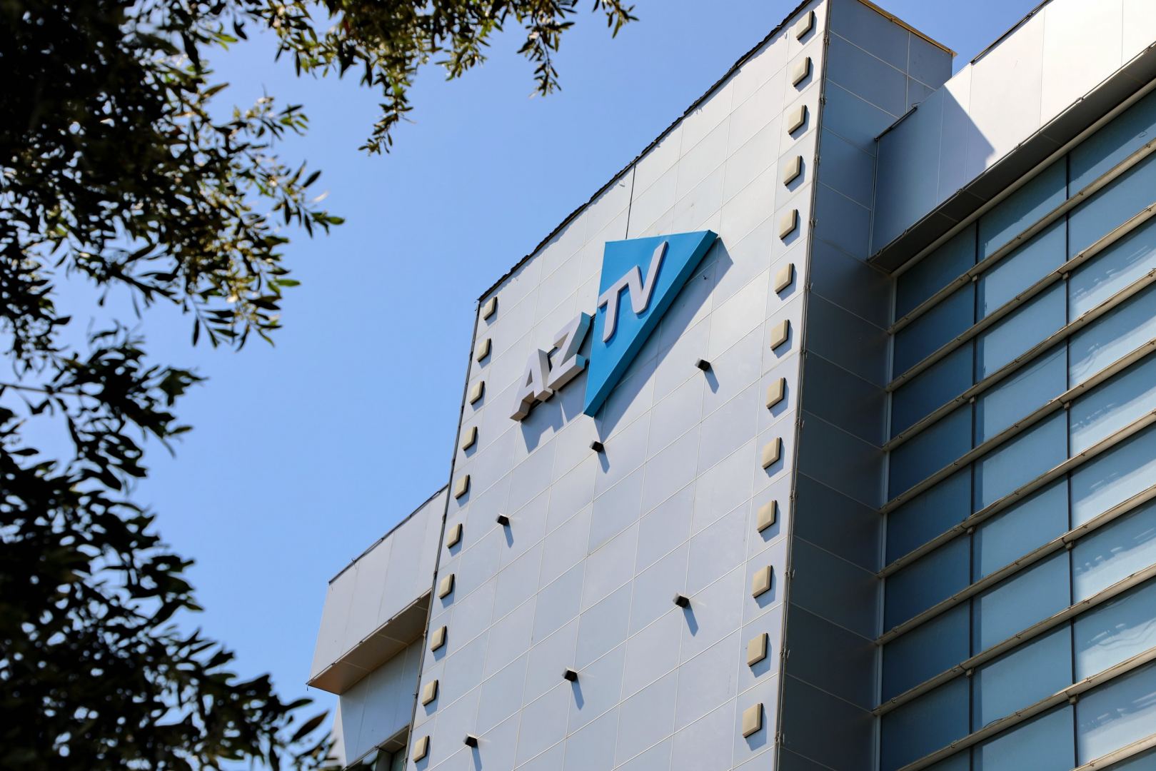 Три музыкальных коллектива AzTV переданы в подчинение министерства культуры