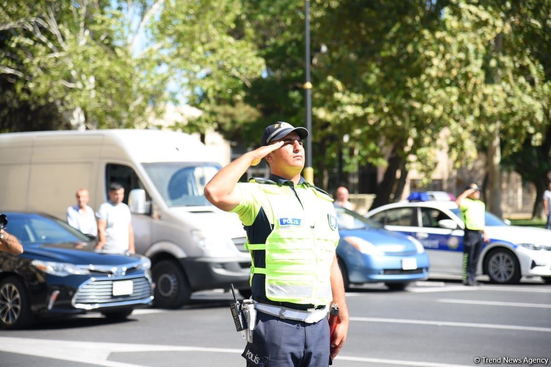 В Азербайджане минутой молчания почтили память шехидов Отечественной войны (ФОТО/ВИДЕО)