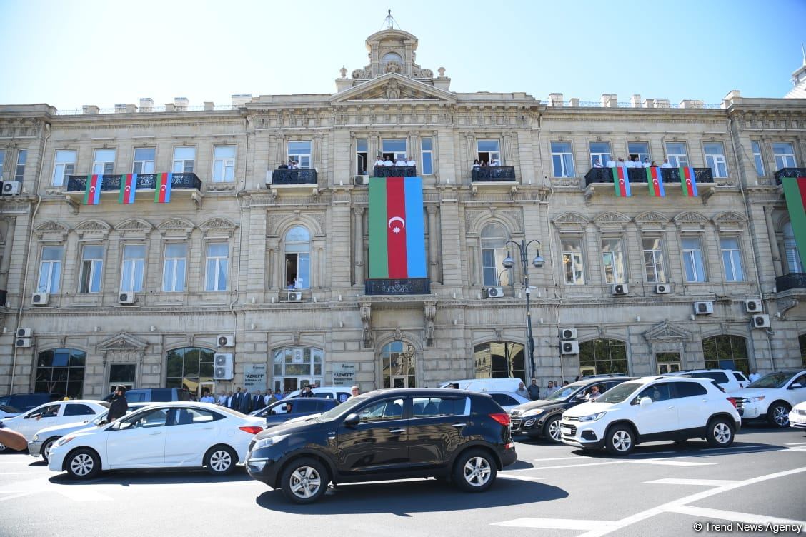 В Азербайджане минутой молчания почтили память шехидов Отечественной войны (ФОТО/ВИДЕО)