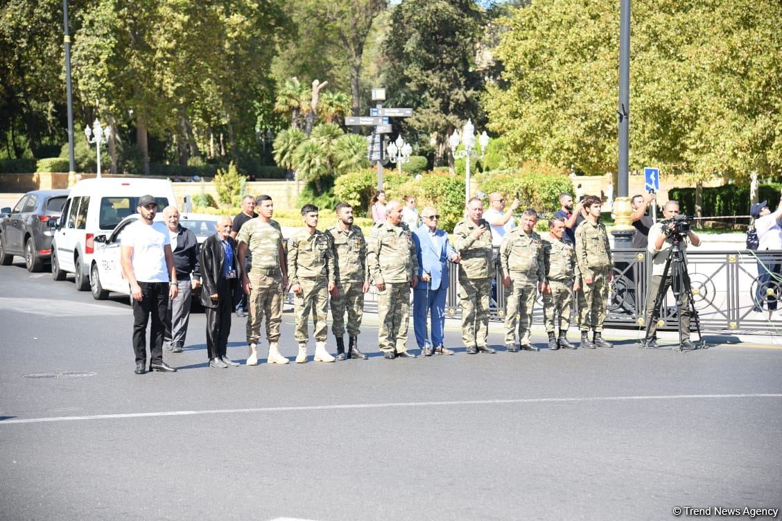 В Азербайджане минутой молчания почтили память шехидов Отечественной войны (ФОТО/ВИДЕО)