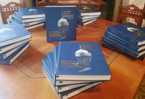 В Баку презентован каталог "Мистическая красота оружия" (ФОТО)