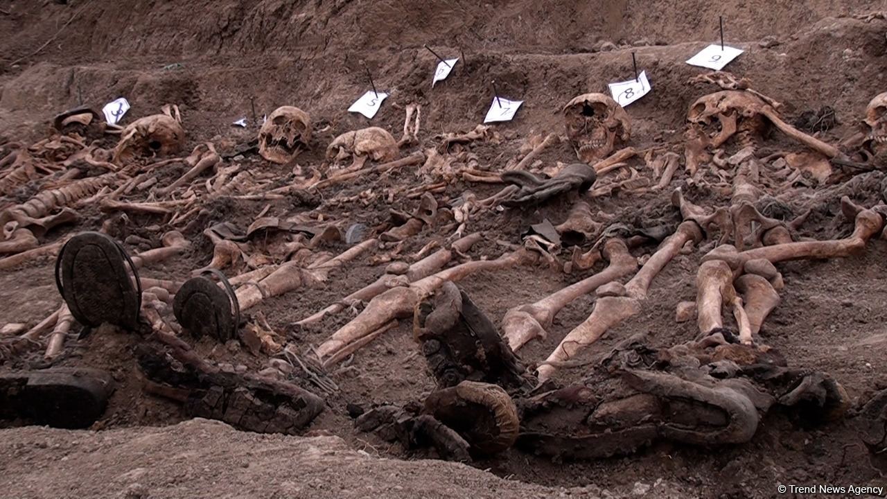 Свидетельства военных преступлений Армении - видеокадры с места массового захоронения в Ходжавенде