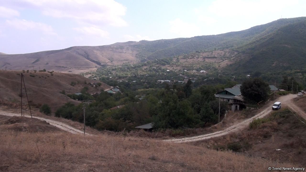 Свидетельства военных преступлений Армении - видеокадры с места массового захоронения в Ходжавенде