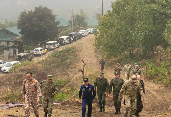 Военные атташе в Азербайджане осмотрели массовое захоронение, обнаруженное в селе Эдилли (ФОТО)