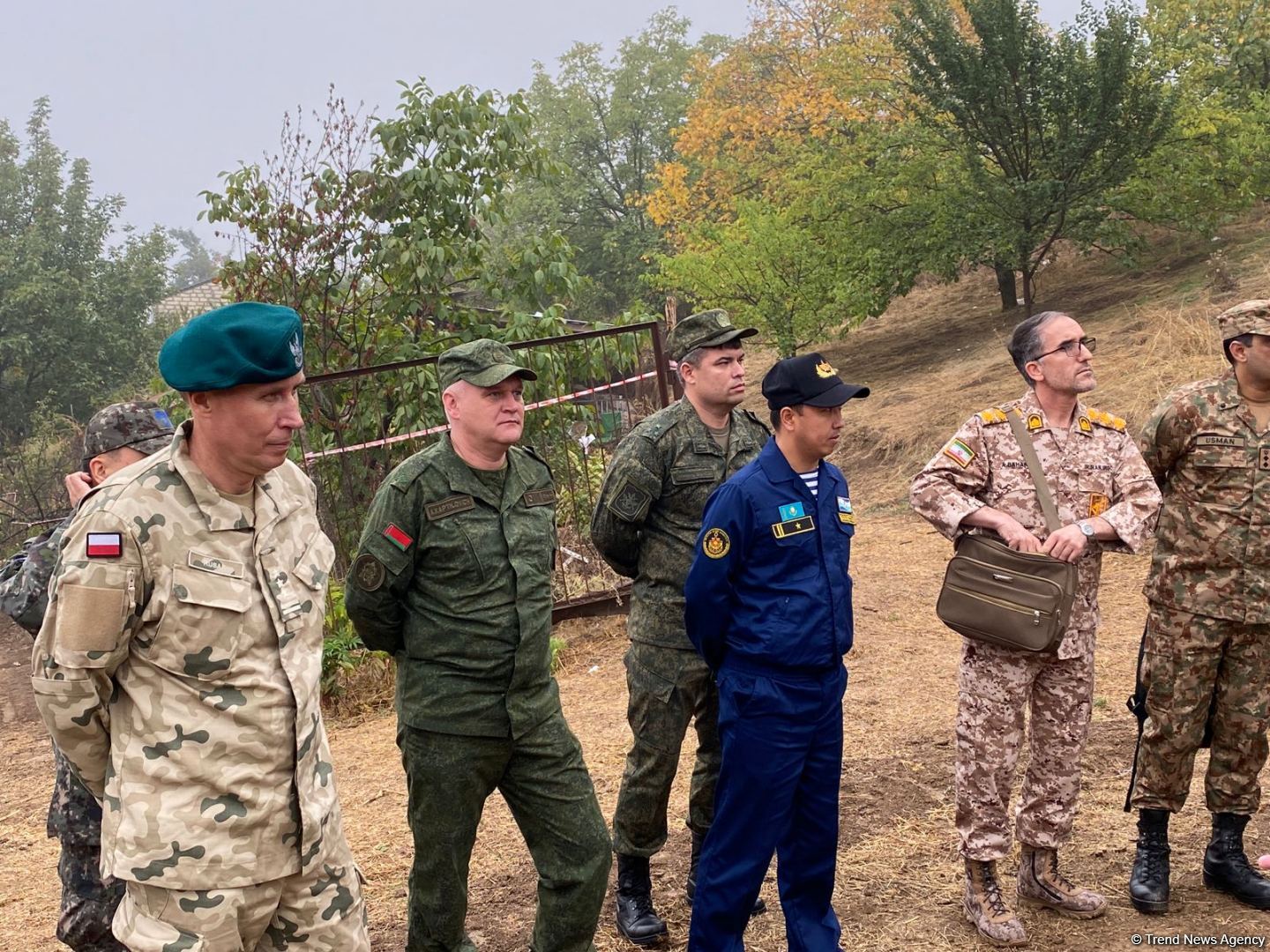 Военные атташе в Азербайджане осмотрели массовое захоронение, обнаруженное в селе Эдилли (ФОТО)