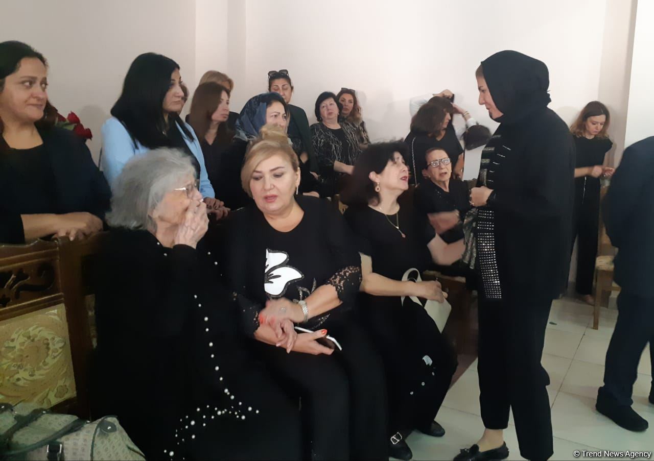 В Баку проходит церемония прощания с известным композитором Рухангиз Гасымовой (ФОТО)