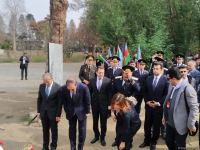 Иностранные дипломаты почтили память погибших при ракетных обстрелах Арменией Гянджи (ФОТО)