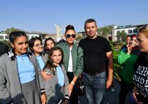 Президент Ильхам Алиев и Первая леди Мехрибан Алиева встретились с жителями в селе Агалы Зангиланского района (ФОТО/ВИДЕО)