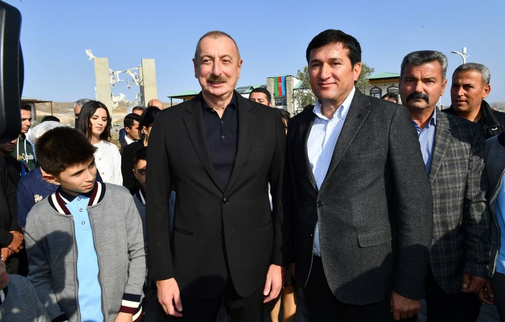 Президент Ильхам Алиев и Первая леди Мехрибан Алиева встретились с жителями в селе Агалы Зангиланского района (ФОТО/ВИДЕО)