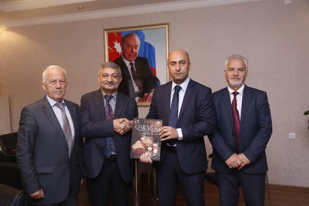 В Гяндже состоялась  презентация книги "Жемчужины Карабахской кухни" (ФОТО)