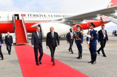 Президент Турции Реджеп Тайип Эрдоган прибыл с официальным визитом в Азербайджан - Первая официальная встреча в Зангиланском международном аэропорту (ФОТО/ВИДЕО)
