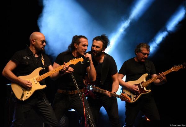 Турецкая звезда Кырач отметил два юбилея в Баку. Кульминацией стала песня Рашида Бейбутова  (ВИДЕО, ФОТО)