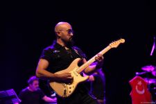 Турецкая звезда Кырач отметил два юбилея в Баку. Кульминацией стала песня Рашида Бейбутова  (ВИДЕО, ФОТО)