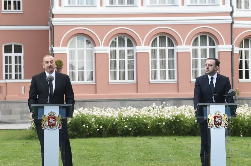 Президент Ильхам Алиев: Объем грузоперевозок между Грузией и Азербайджаном в этом году увеличился на 75 процентов