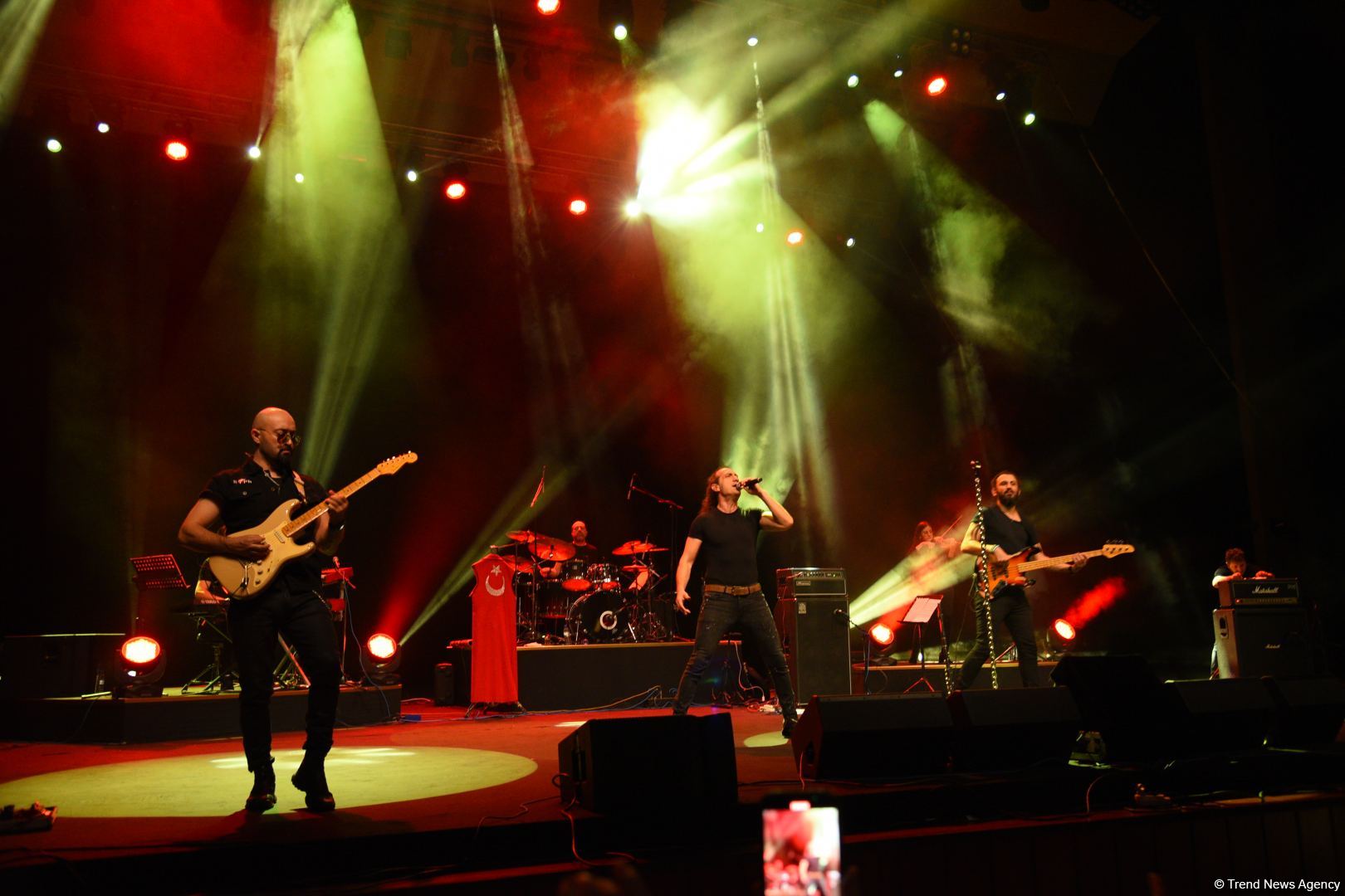 Турецкая звезда Кырач отметил два юбилея в Баку. Кульминацией стала песня Рашида Бейбутова  (ВИДЕО, ФОТО)