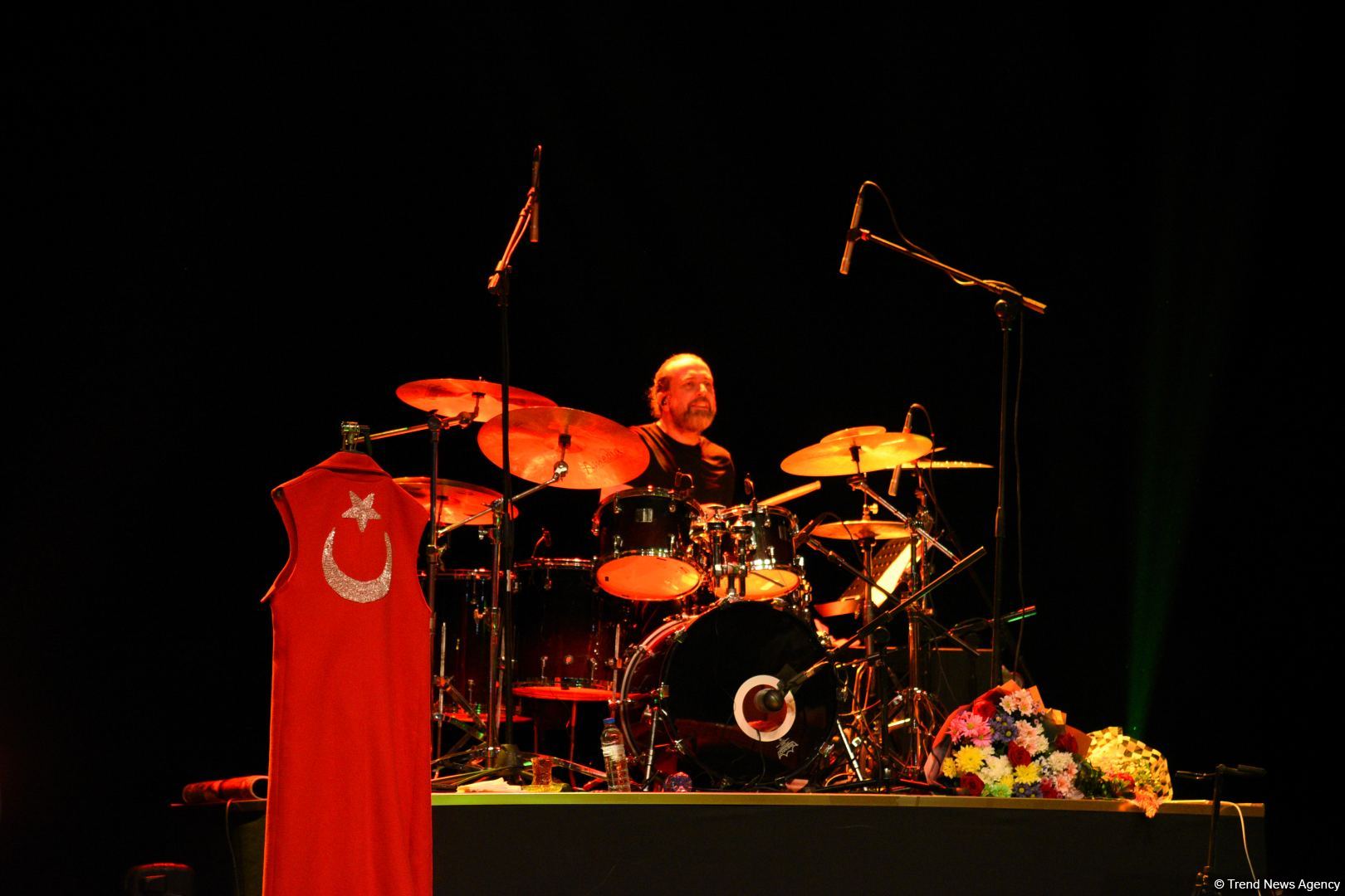 Турецкая звезда Кырач отметил два юбилея в Баку. Кульминацией стала песня Рашида Бейбутова  (ВИДЕО, ФОТО)