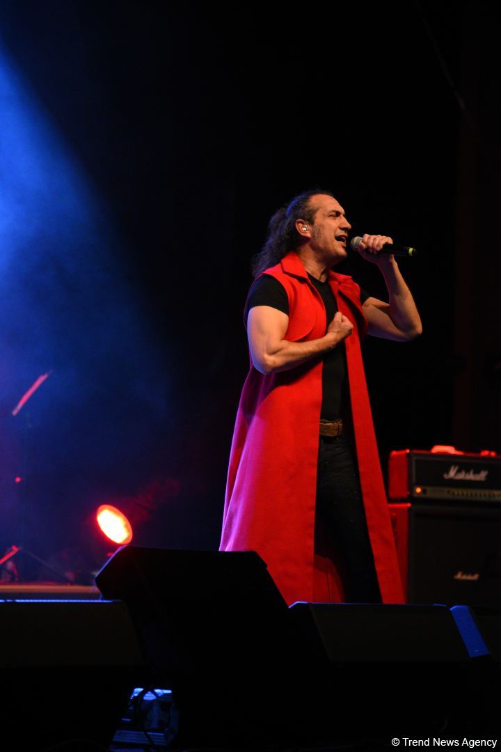 Турецкая звезда Кырач отметил два юбилея в Баку. Кульминацией стала песня Рашида Бейбутова  (ВИДЕО, ФОТО)
