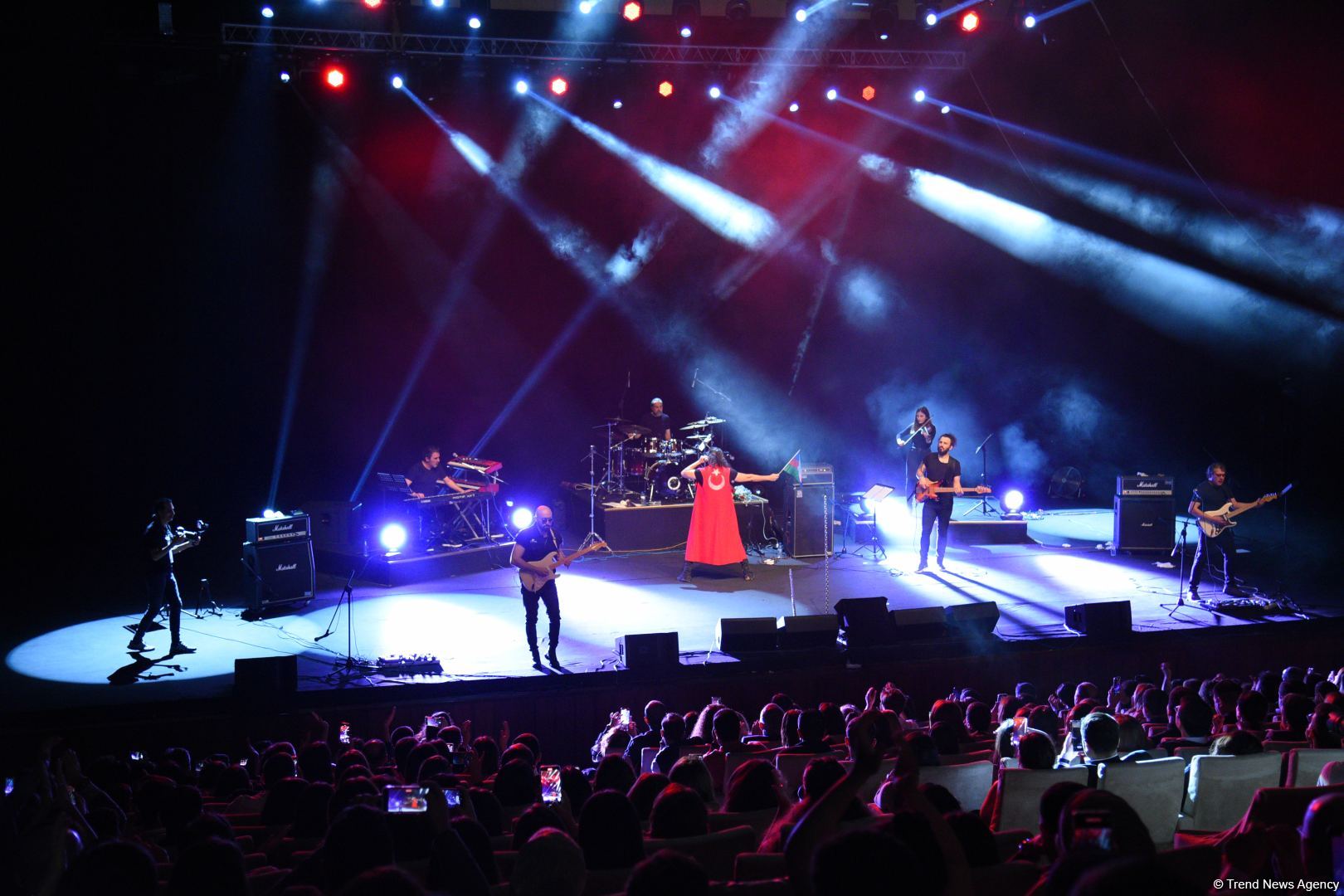 Турецкая звезда Кырач отметил два юбилея в Баку. Кульминацией стала песня Рашида Бейбутова  (ВИДЕО, ФОТО)