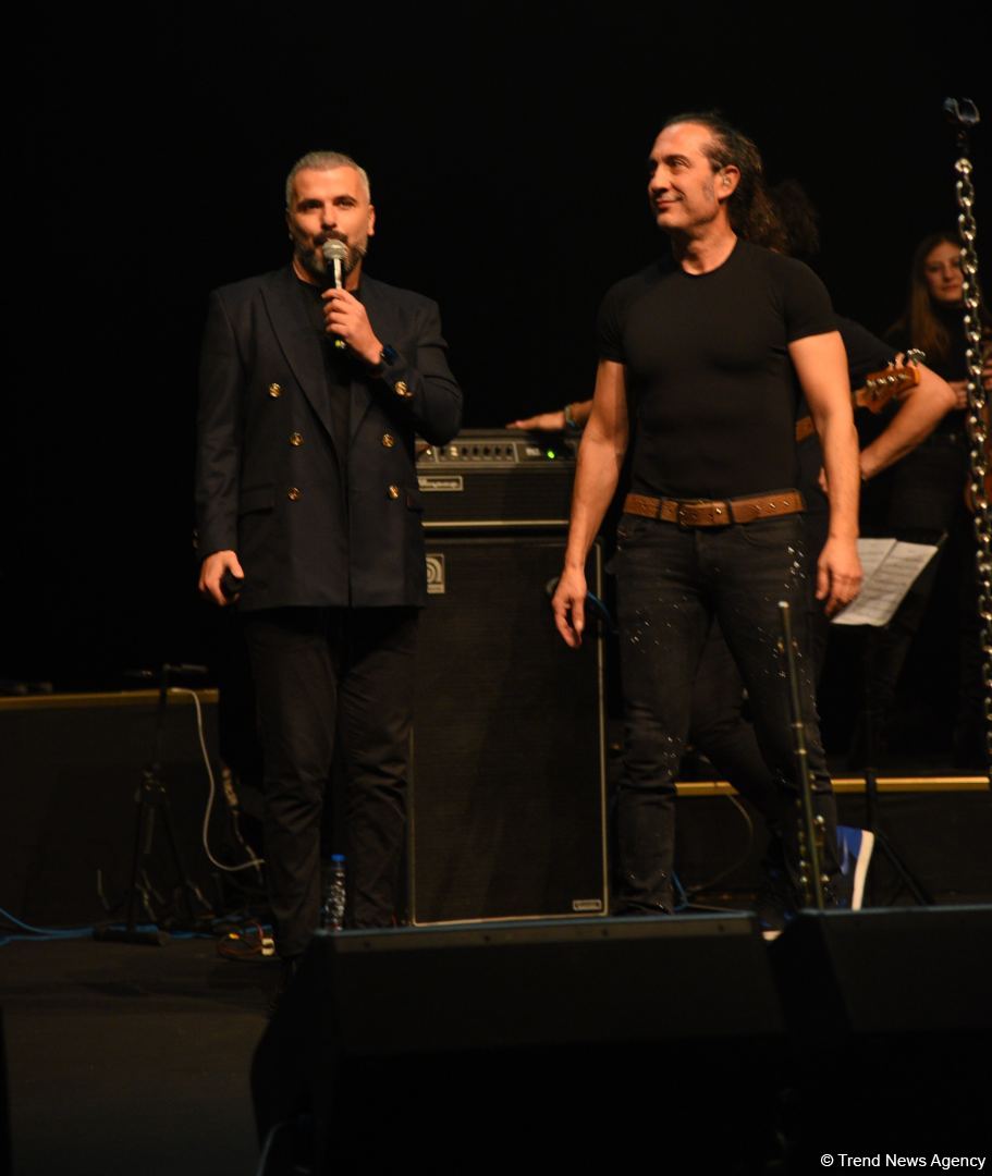 Турецкая звезда Кырач отметил два юбилея в Баку. Кульминацией стала песня Рашида Бейбутова  (ВИДЕО, ФОТО)