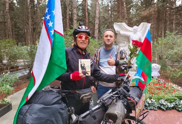 Преодолев 14 тыс. км на велосипеде,  из Ташкента в Баку приехал известный певец  Хурсанд Шеров (ВИДЕО, ФОТО)