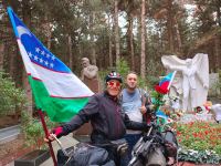 Преодолев 14 тыс. км на велосипеде,  из Ташкента в Баку приехал известный певец  Хурсанд Шеров (ВИДЕО, ФОТО)