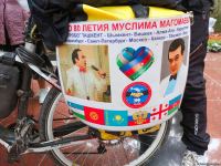 Преодолев 14 тыс. км на велосипеде,  из Ташкента в Баку приехал известный певец  Хурсанд Шеров (ВИДЕО, ФОТО)