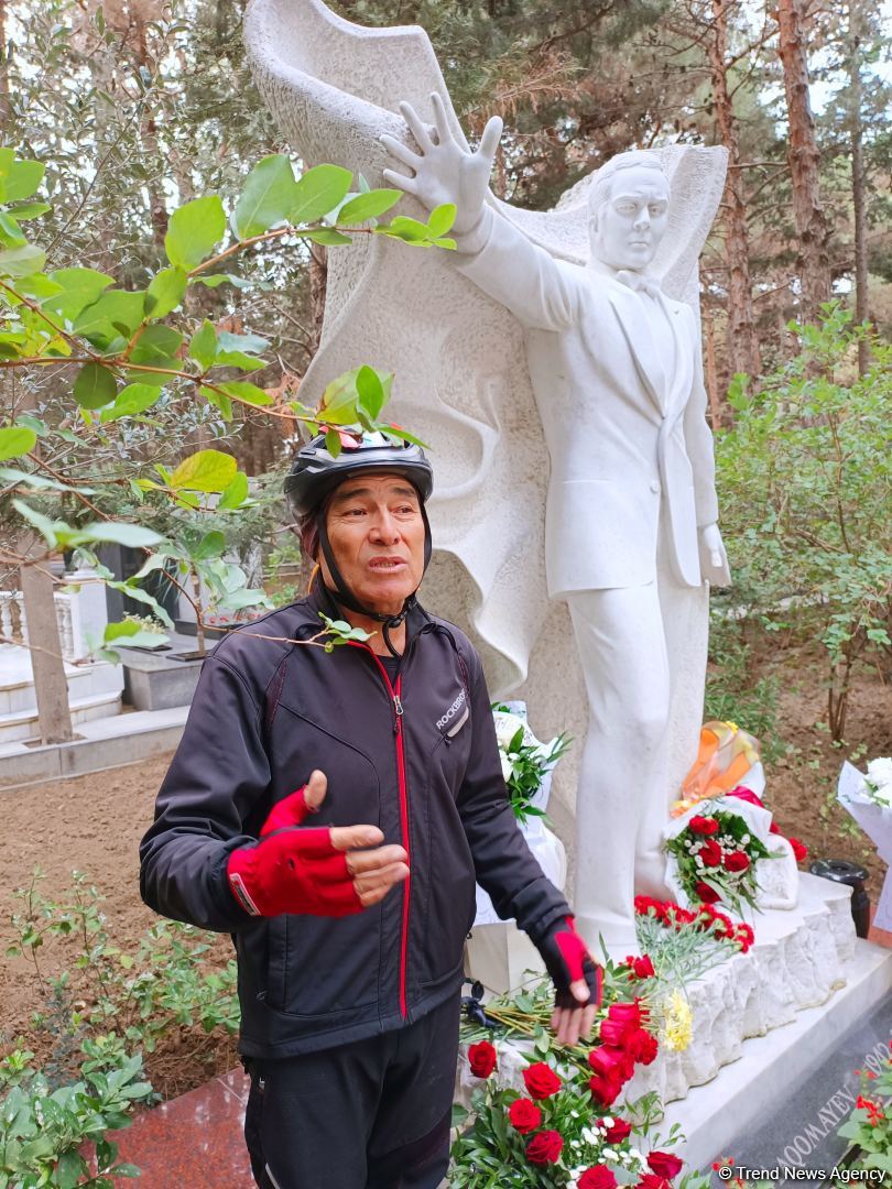 Преодолев 14 тыс. км на велосипеде,  из Ташкента в Баку приехал известный певец  Хурсанд Шеров (ВИДЕО, ФОТО)