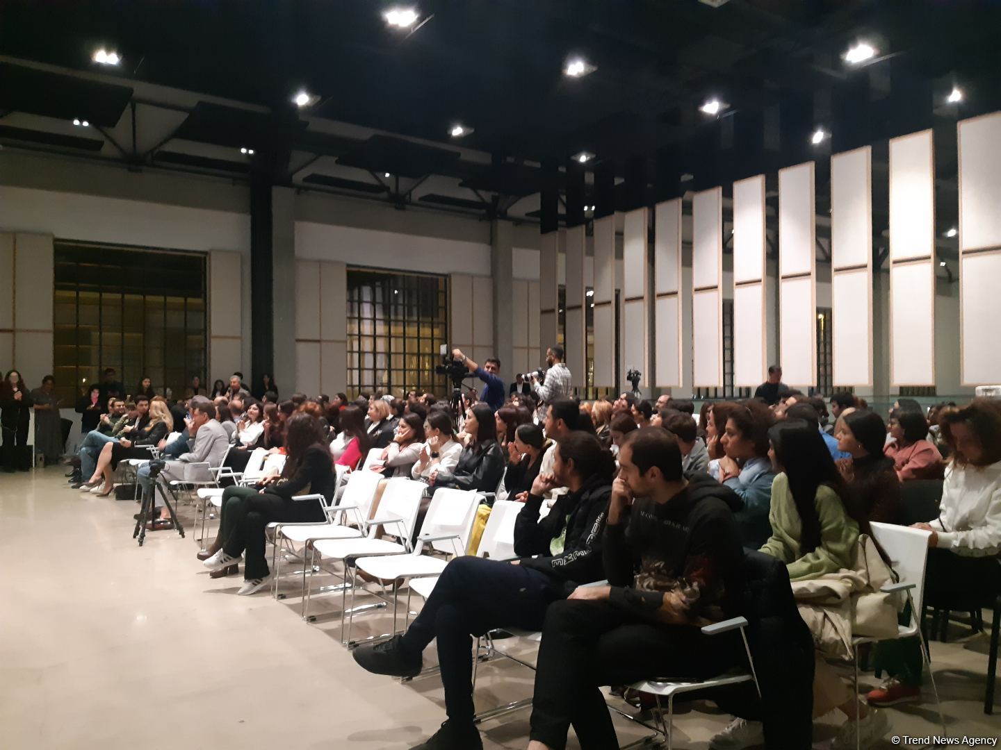 В космическое путешествие с книгой Чехова и диском Вагифа Мустафазаде – встреча с "Королевой джаза" в Баку (ФОТО)