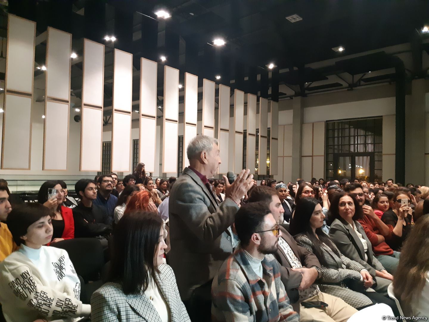 В космическое путешествие с книгой Чехова и диском Вагифа Мустафазаде – встреча с "Королевой джаза" в Баку (ФОТО)