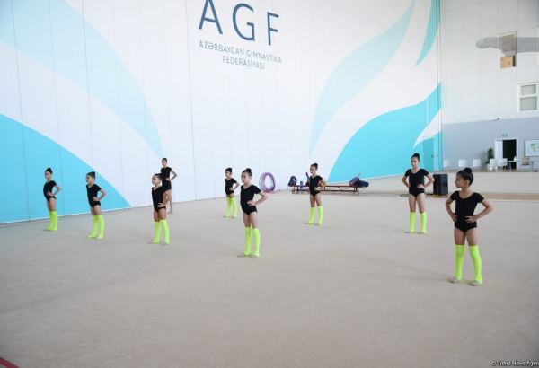 В Национальной арене гимнастики в Баку проходят учебно-тренировочные сборы спортсменок из Мингячевира (ФОТО)