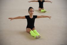 В Национальной арене гимнастики в Баку проходят учебно-тренировочные сборы спортсменок из Мингячевира (ФОТО)