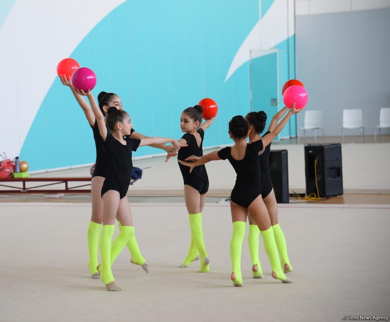 В Национальной арене гимнастики в Баку проходят учебно-тренировочные сборы спортсменок из Мингячевира (ФОТО)